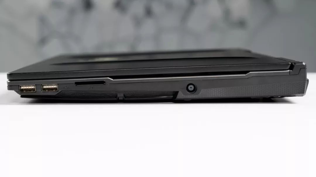 聊一款全新上市的3A游戏本