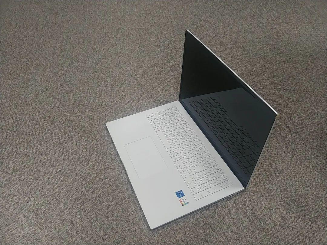 LG 新款 Gram 笔记本真机照曝光:14、15、16、17 英寸四款