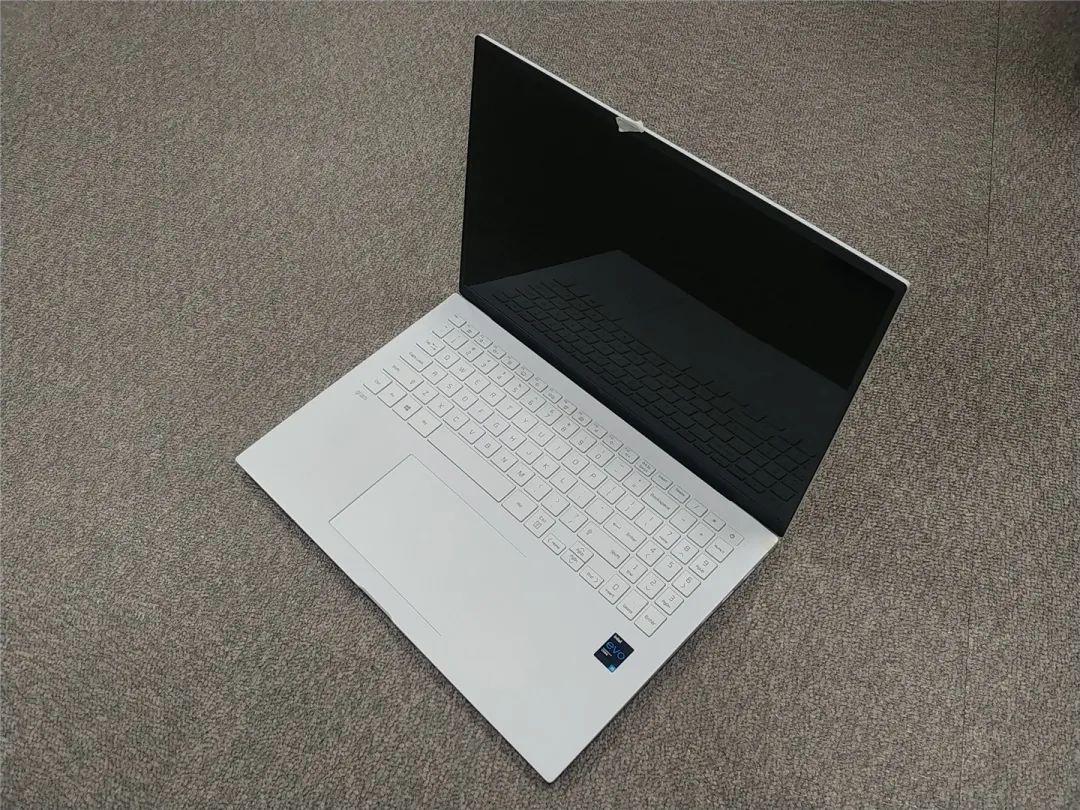LG 新款 Gram 笔记本真机照曝光:14、15、16、17 英寸四款
