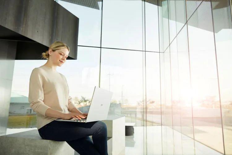 7499 元起,LG Gram 2021 上架:纯白机身、四窄边框、仅重 999 克